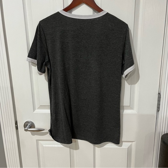 Grey short sleeve t shirt with white around neck and sleeves size medium - Picture 7 of 9